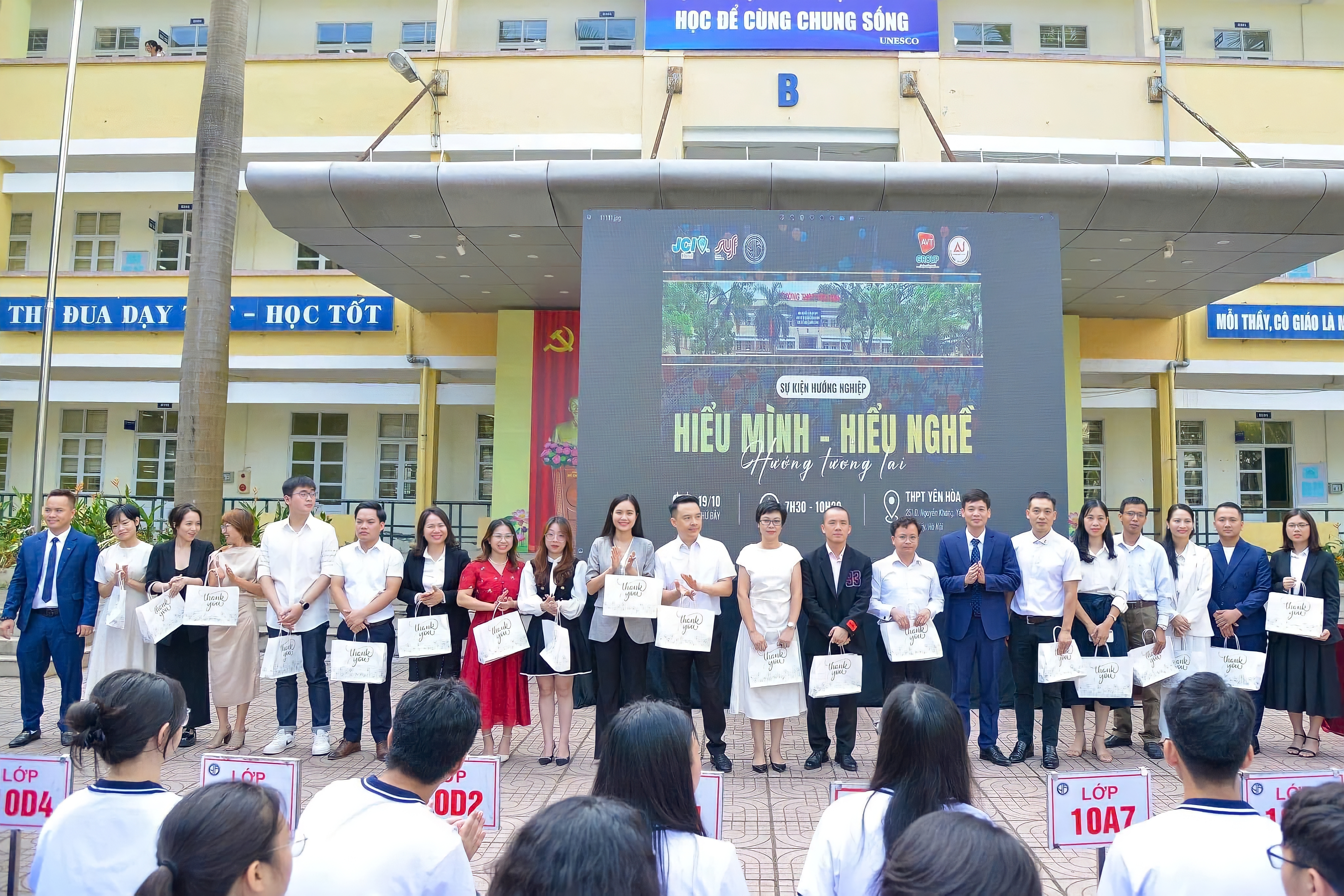 shape_your_future_du_an_huong_nghiep